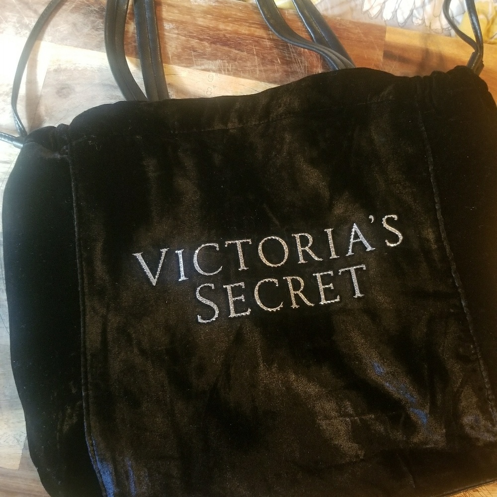 VS Velvet City Tote 🖤FREE WITH PURCHASE
